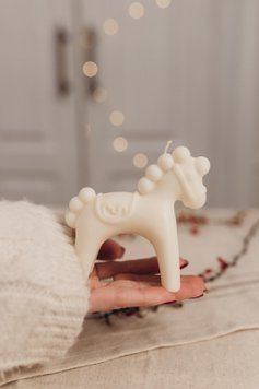 Свічка КОНИК Білого Кольору CHRISTMAS HORSE WHITE фото