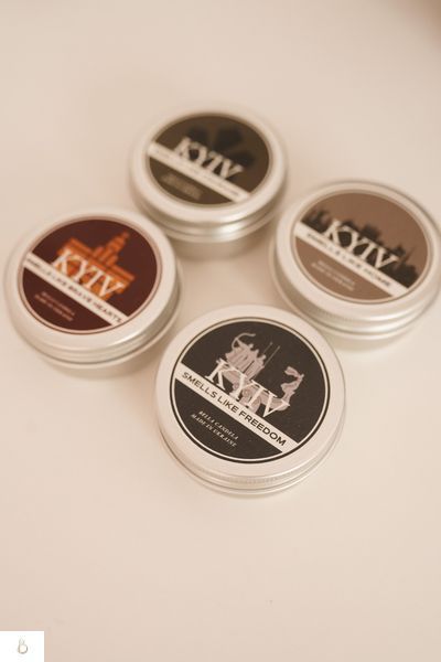 Свічка KYIV SMELLS LIKE COURAGE KYIV SMELLS LIKE COURAGE фото