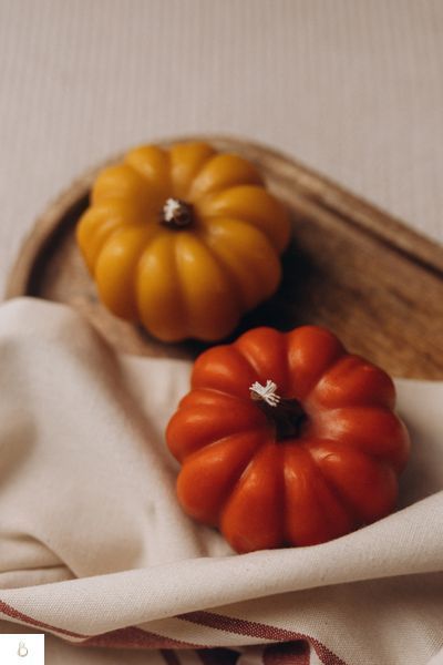 Свічка Гарбузик з бджолиного воску жовта PUMPKIN 2 фото