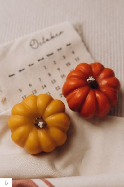 Свічка Гарбузик з бджолиного воску жовта PUMPKIN 2 фото