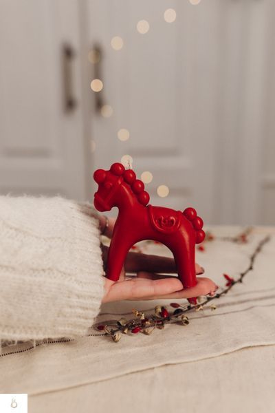 Свічка КОНИК Червоного Кольору CHRISTMAS HORSE RED фото